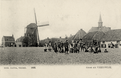 15012 Gezicht op de bebouwde kom van Vreeswijk uit het zuidwesten; met links op de achtergrond de molen Oog in 't Zeil. ...